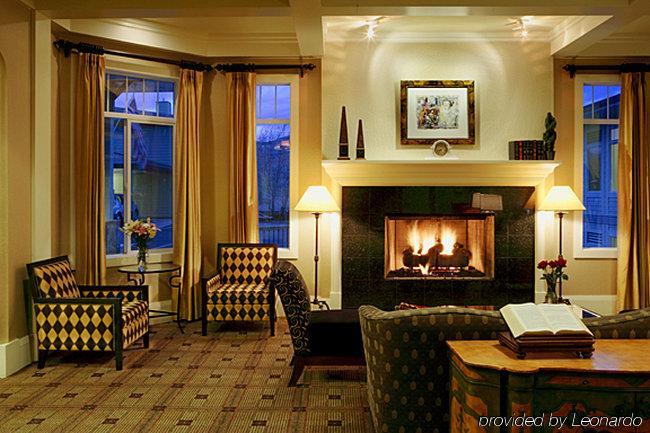 Plaza Inn & Suites At Ashland Creek Room photo
